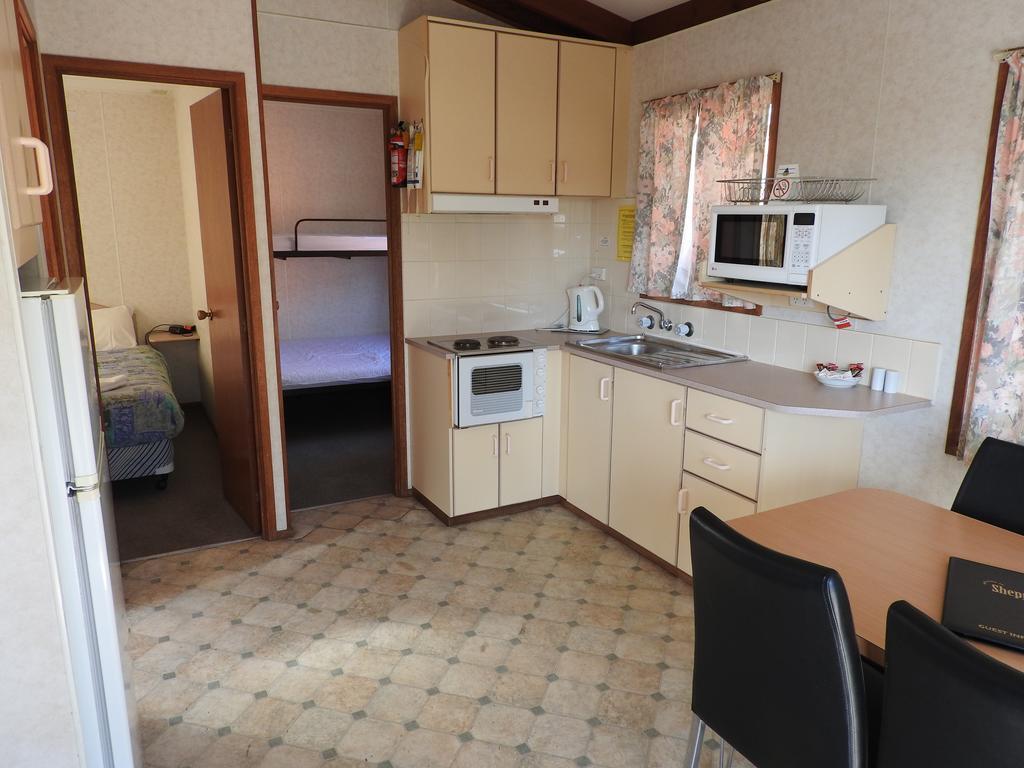 Victoria Lake Holiday Park Shepparton Buitenkant foto