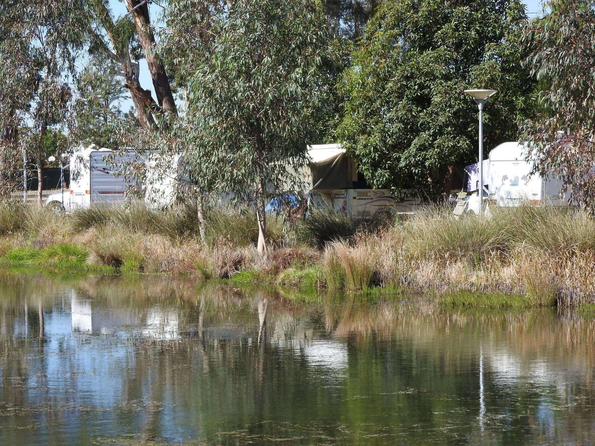 Victoria Lake Holiday Park Shepparton Buitenkant foto